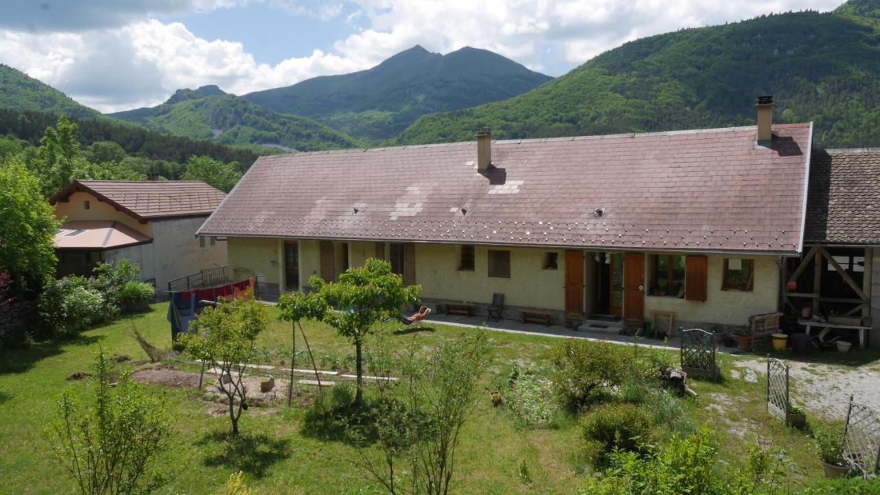 Chambres Et Table D'Hote Le Petit Radis Lus-la-Croix-Haute Exterior foto